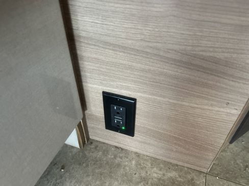 Used 2015 Mercedes-Benz Sprinter 3500 image 92