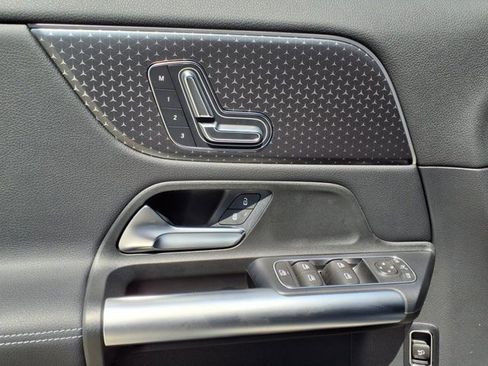 Used 2025 Mercedes-Benz GLA 250 image 37