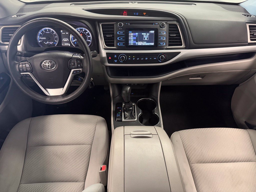 Used 2019 Toyota Highlander LE FWD image 15