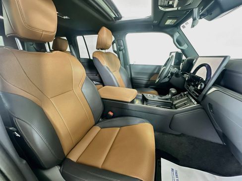 Used 2025 Lexus GX 550 w/ Accessory Package (2T) AWD/4WD image 28