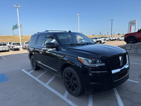 Used 2022 Lincoln Navigator Reserve AWD/4WD image 3