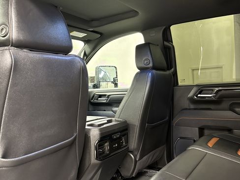 Used 2025 GMC Sierra 2500 AT4 w/ AT4 Premium Plus Package image 15