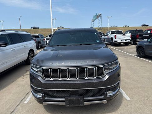 Used 2022 Jeep Wagoneer Series II RWD image 2