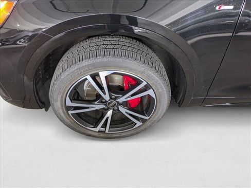 Certified 2025 Audi Q5 2.0T Premium Plus image 24