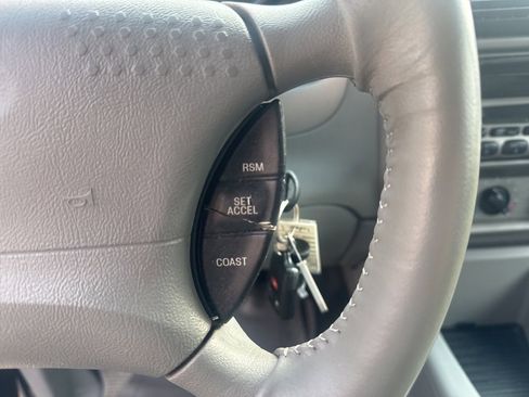 Used 2003 Ford Explorer Sport Trac XLT image 26