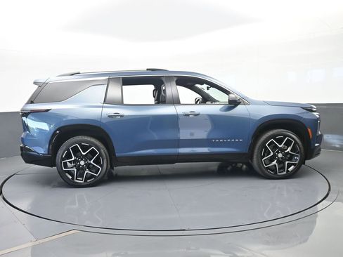 Used 2025 Chevrolet Traverse High Country FWD image 7