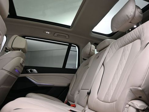 Used 2021 BMW X7 xDrive40i w/ Premium Package AWD/4WD image 13