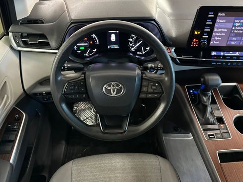 Used 2022 Toyota Sienna LE image 14