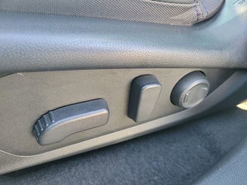 Used 2025 Subaru Forester Premium image 18