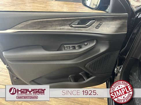New 2026 Jeep Grand Cherokee Limited AWD/4WD image 12