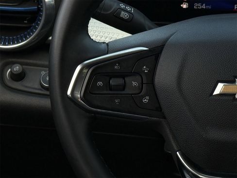 Certified 2025 Chevrolet Trax LT w/ LT Convenience Package image 14