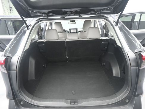 Used 2022 Toyota RAV4 LE image 17