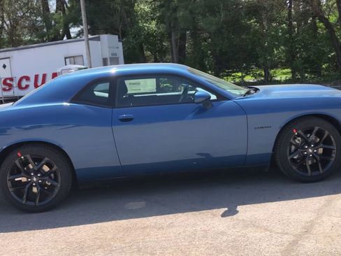Used 2022 Dodge Challenger R/T w/ Blacktop Package image 9