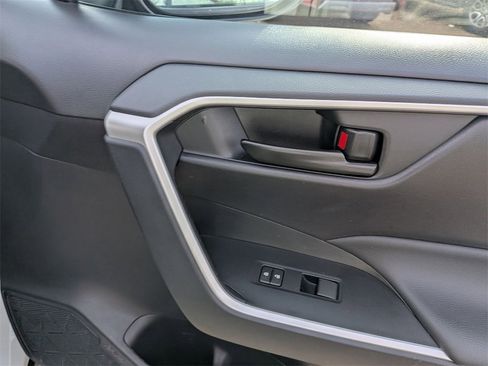 Used 2025 Toyota RAV4 LE image 31