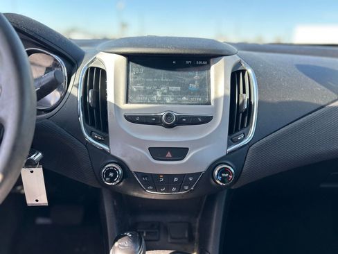 Used 2018 Chevrolet Cruze LS FWD image 15
