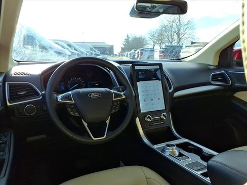 Used 2024 Ford Edge SEL w/ Convenience Package image 8