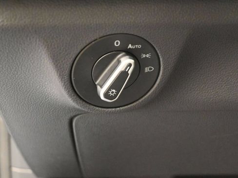 Used 2025 Volkswagen Jetta SE FWD image 16