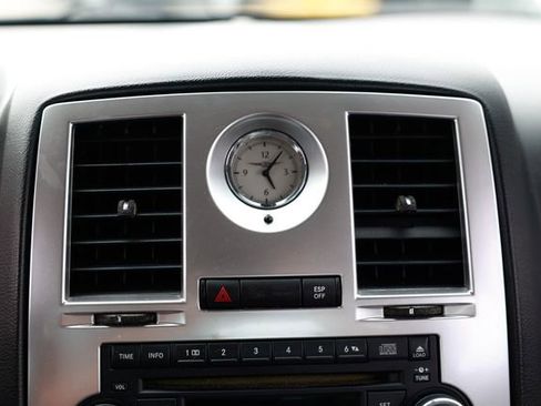 Used 2005 Chrysler 300 C w/ Protection Group II image 35