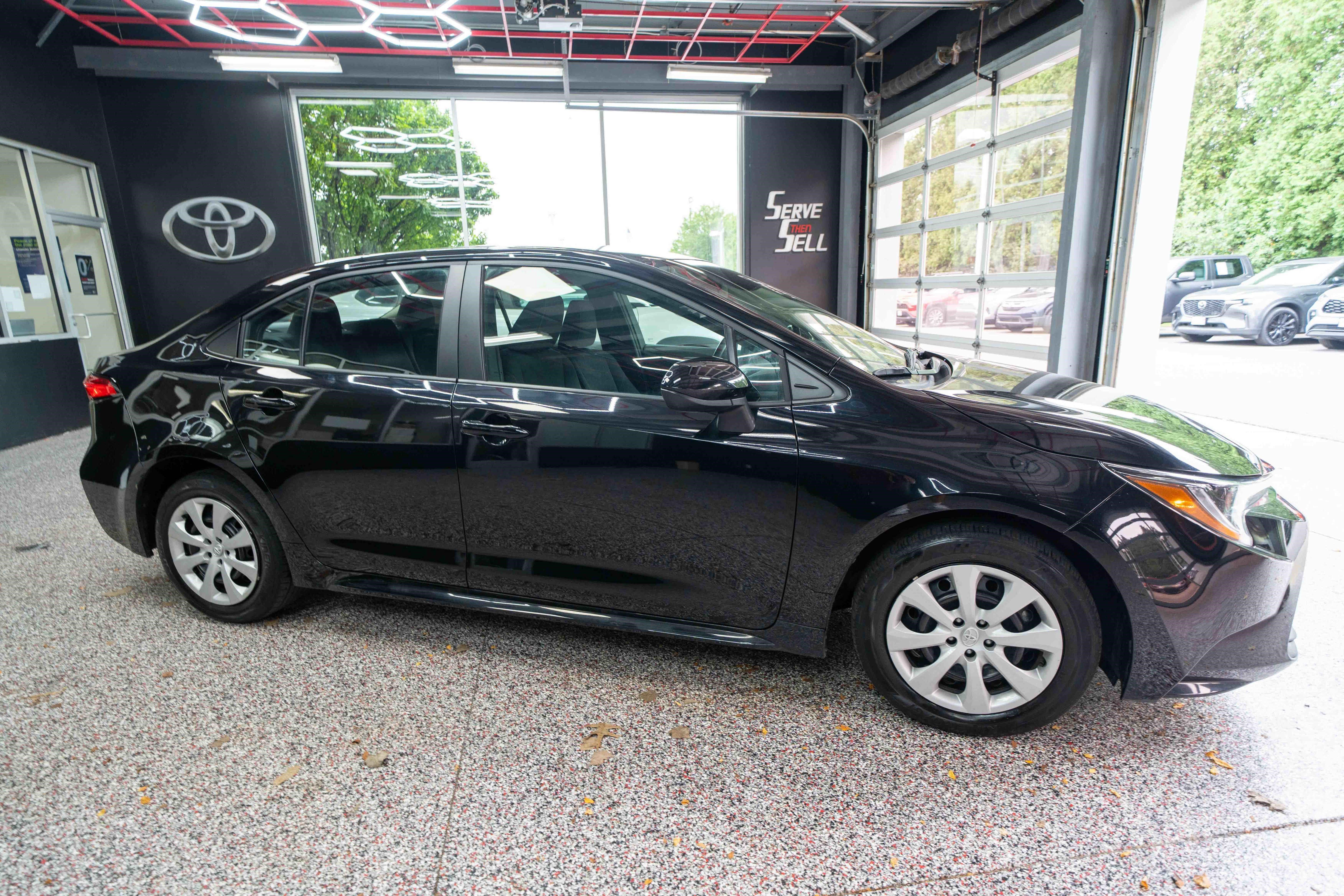 Used 2024 Toyota Corolla LE FWD image 5