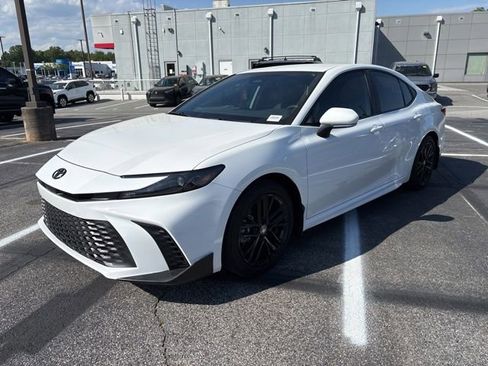 Used 2026 Toyota Camry SE FWD image 4