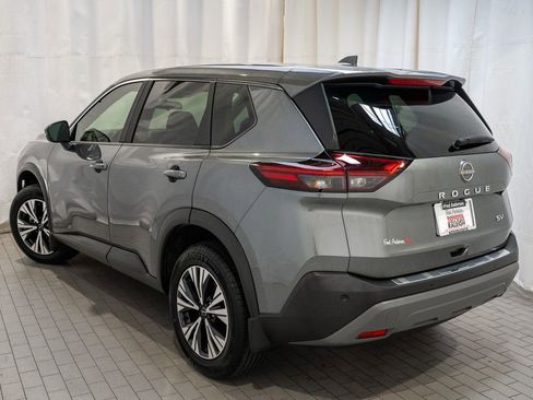 Used 2023 Nissan Rogue SV image 3
