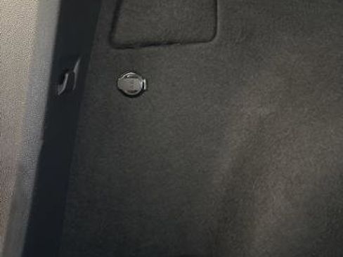 Used 2024 Volkswagen Taos SE image 8