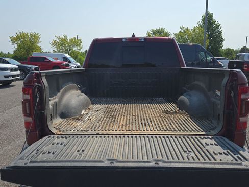 Used 2019 RAM 1500 Laramie w/ Sport Appearance Package AWD/4WD image 14