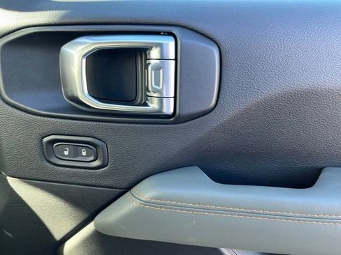 New 2026 Jeep Gladiator Mojave w/ Technology Group AWD/4WD image 23