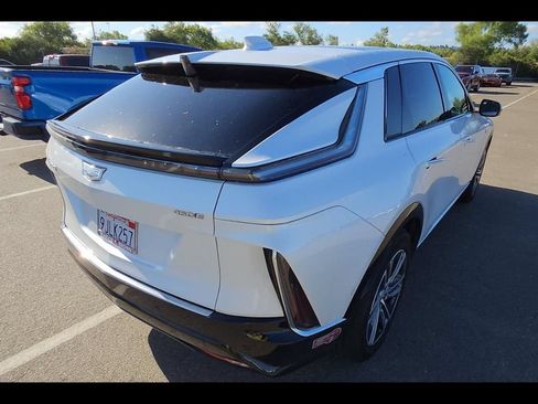 Used 2024 Cadillac Lyriq Luxury RWD image 5