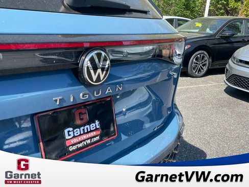 Certified 2025 Volkswagen Tiguan SEL R-Line AWD/4WD image 33