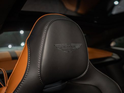 Used 2025 Aston Martin Vanquish Coupe image 5