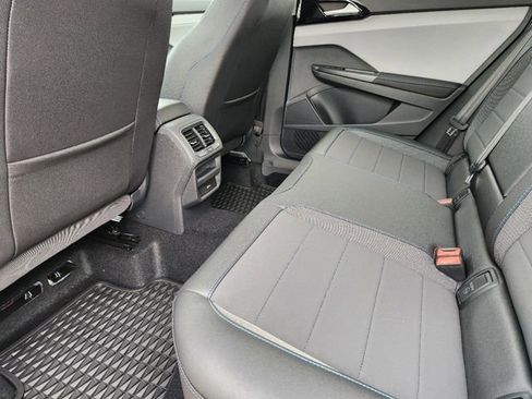 New 2024 Volkswagen Taos SE image 21