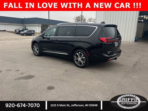 New 2026 Chrysler Pacifica Pinnacle w/ Trailer Tow Group image 13