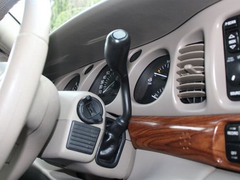 Used 2000 Buick Le Sabre Custom w/ Prestige Opt Pkg FWD image 8