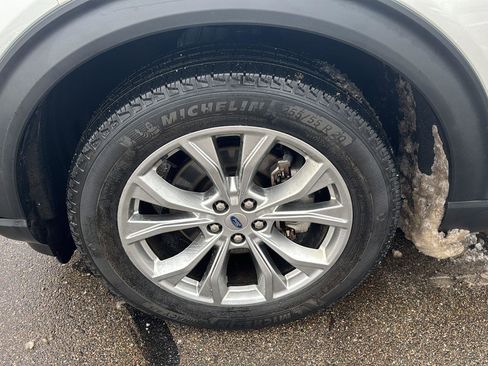 Used 2021 Ford Explorer XLT image 11