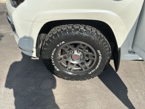 Used 2017 Toyota 4Runner Limited AWD/4WD image 13