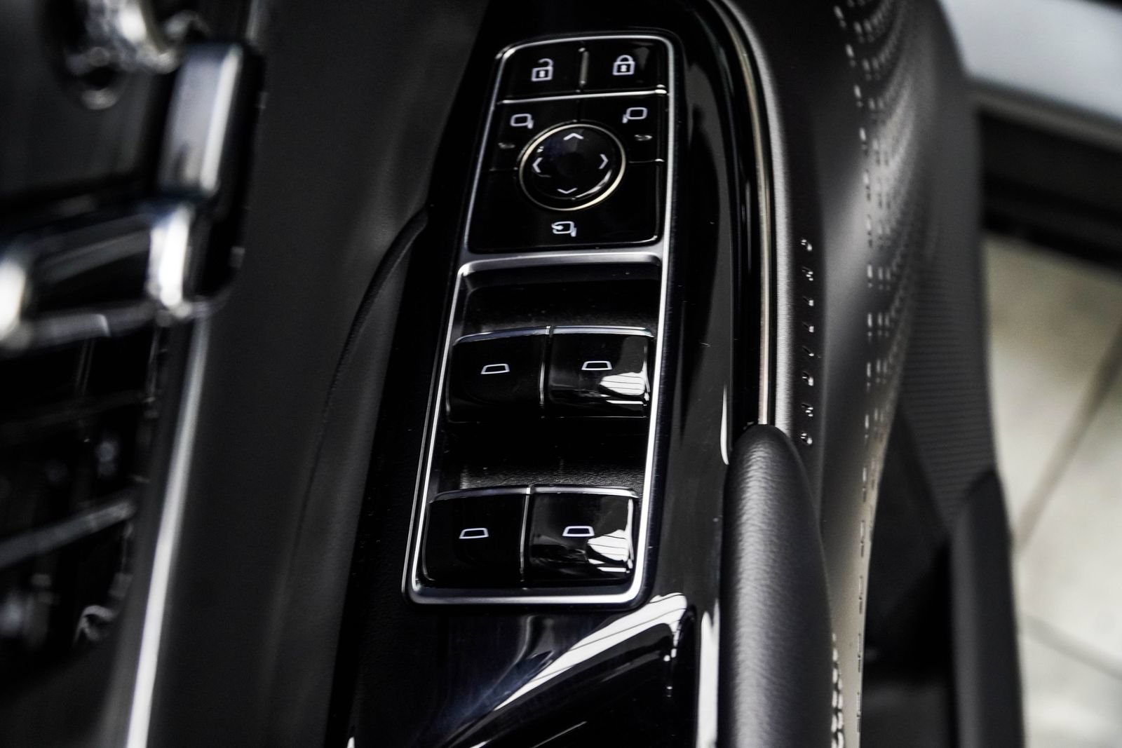 Used 2024 Cadillac Lyriq Sport RWD image 34