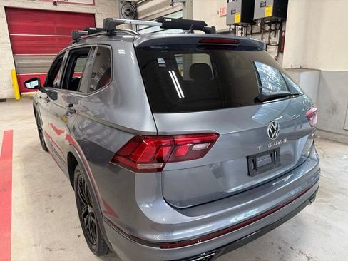 Used 2022 Volkswagen Tiguan SE R-Line AWD/4WD image 5