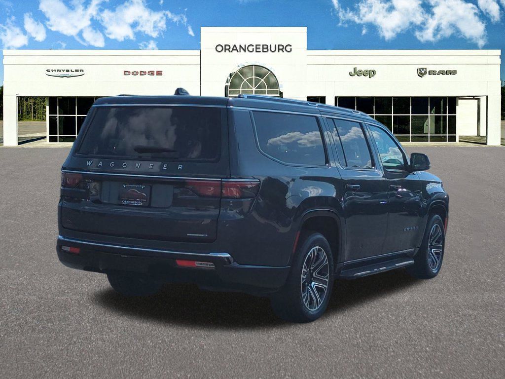 Used 2024 Jeep Wagoneer L Series II w/ Flexible Seating Group AWD/4WD image 8