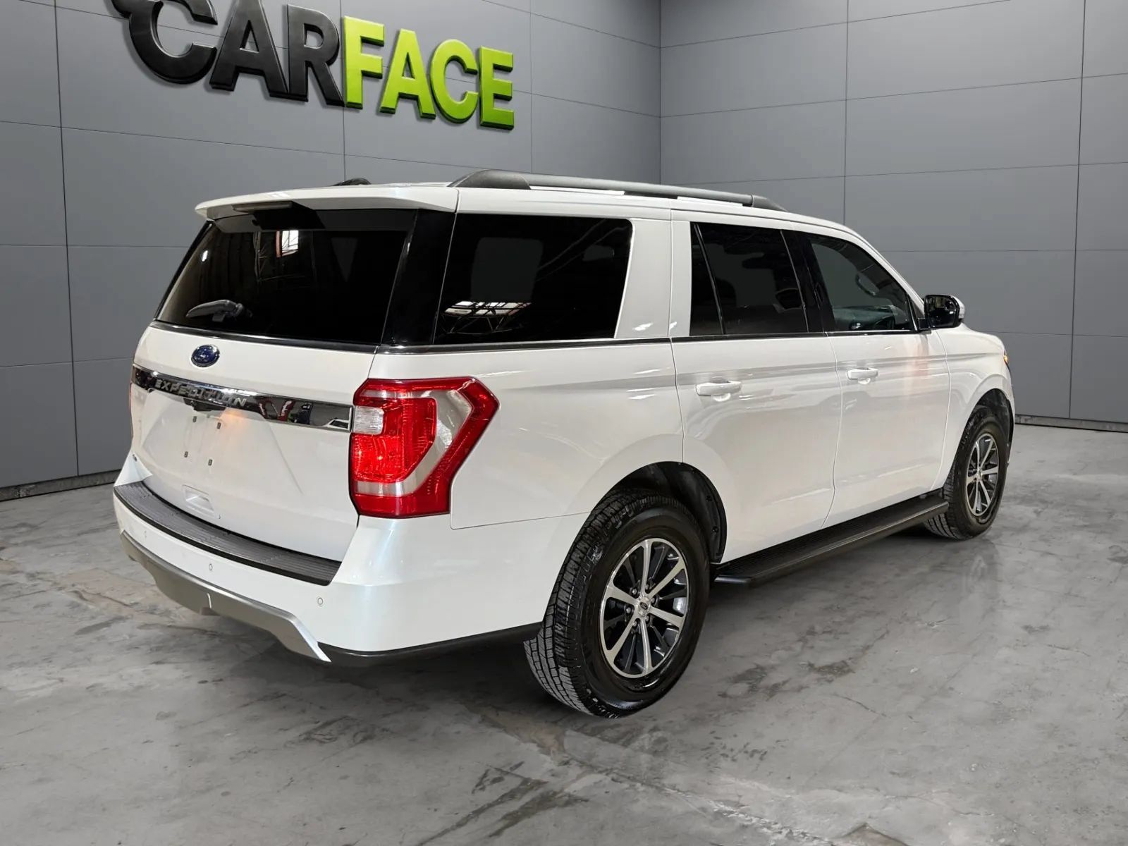 Used 2018 Ford Expedition XLT w/ Equipment Group 201A AWD/4WD image 12