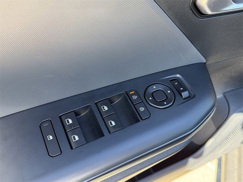 New 2025 Kia K4 LXS image 18