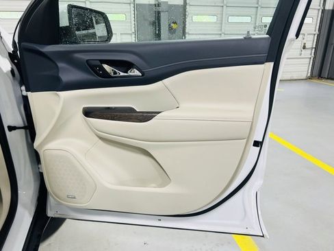 Used 2021 GMC Acadia Denali image 39