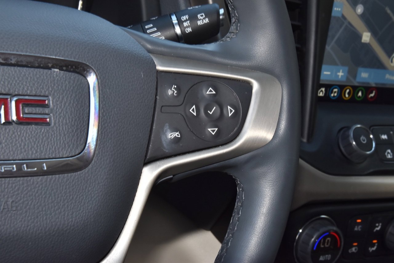 Used 2023 GMC Acadia Denali w/ Denali Technology Package FWD image 25
