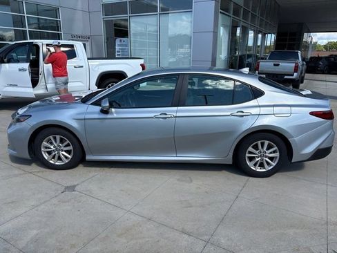 Used 2025 Toyota Camry LE FWD image 4