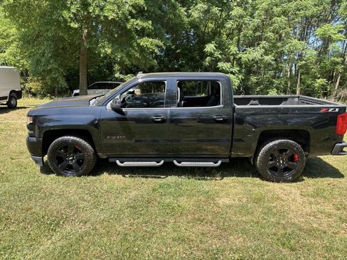Used 2018 Chevrolet Silverado 1500 LTZ Z71 w/ Redline Edition AWD/4WD image 3