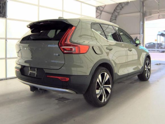 Used 2023 Volvo XC40 B5 Ultimate w/ Protection Package Premier AWD/4WD image 7