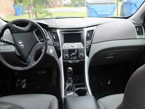 Used 2011 Hyundai Sonata Limited w/ Navigation Pkg 5 FWD image 31