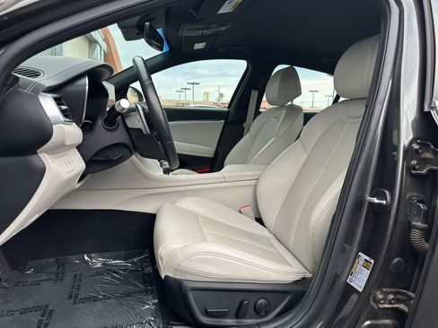 Used 2025 Genesis G70 2.5T image 28