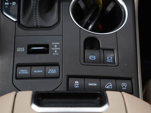 Used 2022 Toyota Highlander XLE image 22