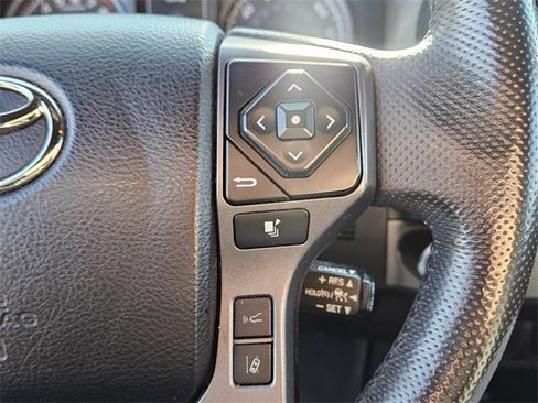 Used 2022 Toyota Tacoma TRD Off-Road image 24